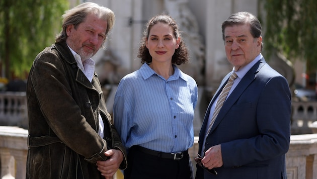 Der harte Kern des Ermittlerteams: Die Schauspieler Michael Fitz, Fanny Krausz und Erwin Steinhauer (v.li.). (Bild: Tröster Andreas)