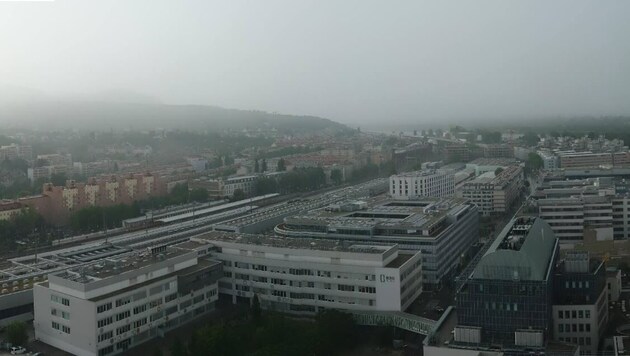 The thunderstorm over Vienna, photographed from the roof of the Kronen Zeitung (Bild: zVg)