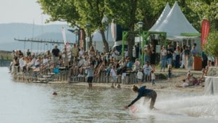 In den vergangenen Jahre zog das Surf Opening in Neusiedl am See Leute an.  (Bild: © Lina Berger)