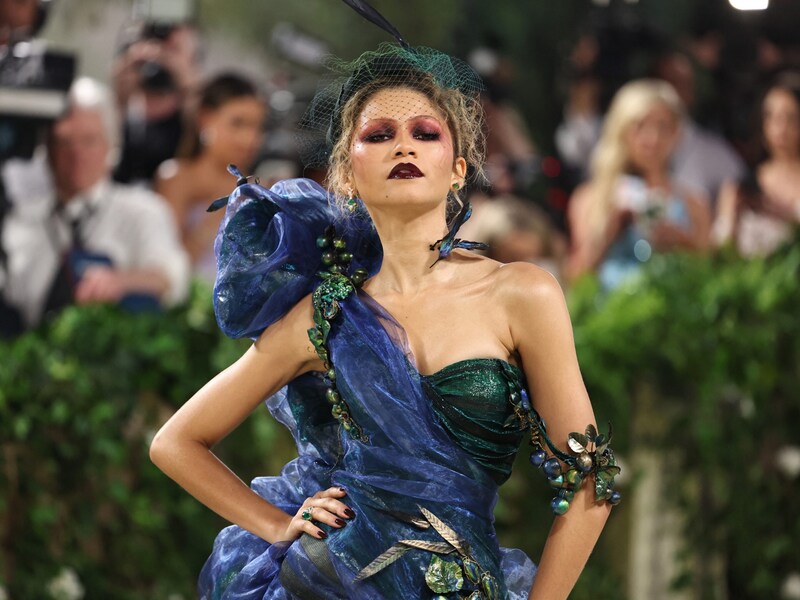 Zendaya Outfit von der Met-Gala-2024 würde perfekt in einen „Descendants“-Film passen ...  (Bild: APA/Getty Images via AFP/GETTY IMAGES/Jamie McCarthy)