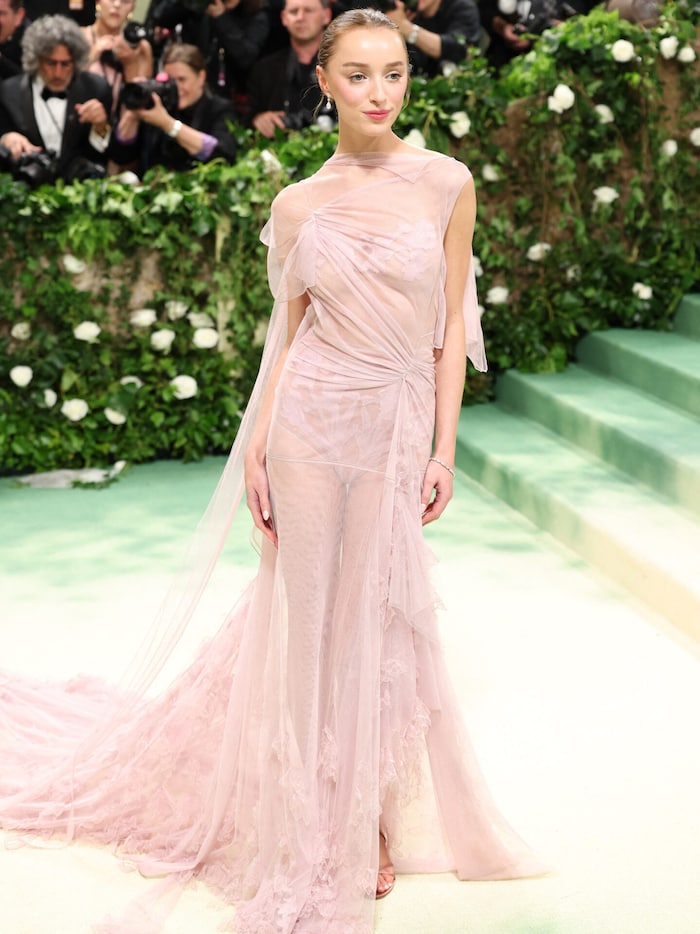 Phoebe Dynevor bei der Met-Gala 2024