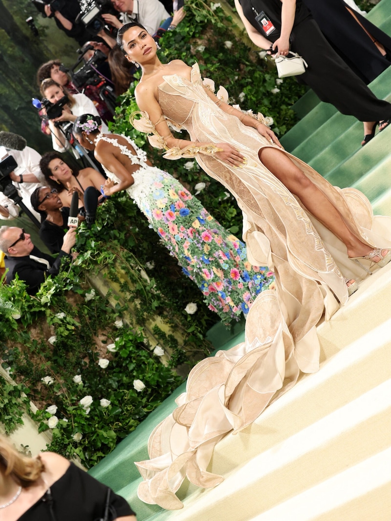 Mona Patel bei ihrem Auftritt bei der Met-Gala (Bild: APA/Getty Images via AFP/GETTY IMAGES/Aliah Anderson)