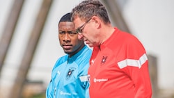 Teamchef Ralf Rangnick (re.) kommt nach den vielen Verletzten ins Grübeln. (Bild: GEPA/GEPA pictures)