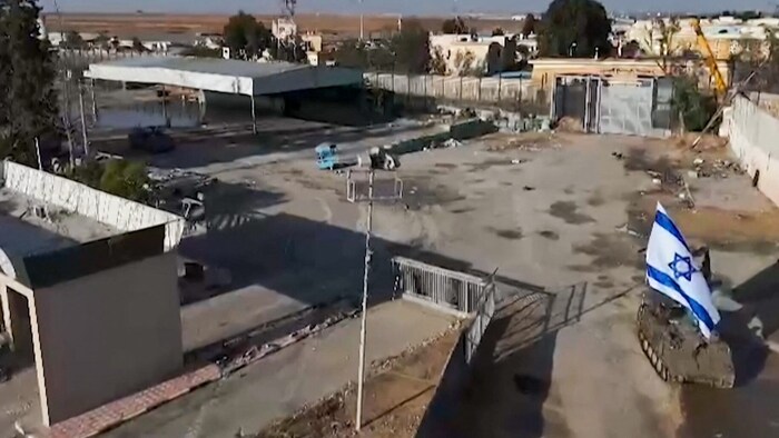 Israelische Panzer bei der Eroberung der palästinensischen Seite des Grenzübergangs Rafah.