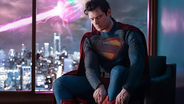 James Gunn veröffentlichte das erste Foto von David Corenswet in seiner Rolle als Superman. (Bild: instagram.com/jamesgunn)