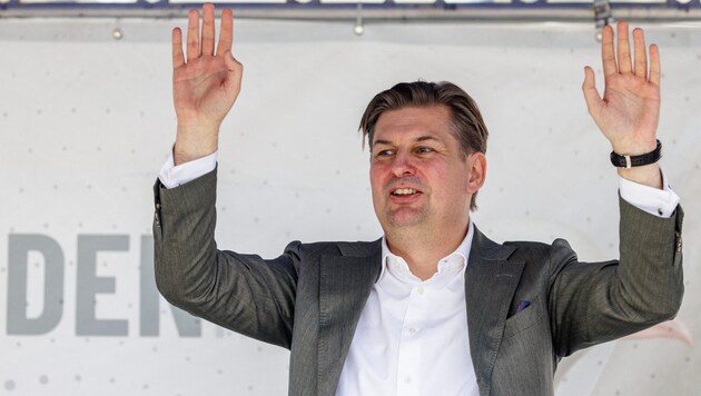 Krah at an EU election campaign appearance in Dresden on May 1st (Bild: AFP/JENS SCHLUETER)