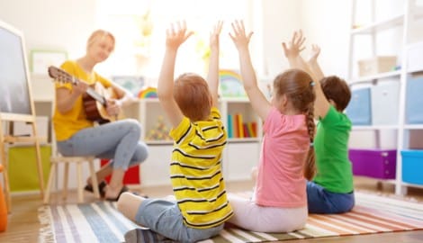 Machen wir unsere Kinder zu traumatisierten Rassisten, indem wir alte Lieder singen? (Bild: stock.adobe.com/candy1812 - stock.adobe.com)