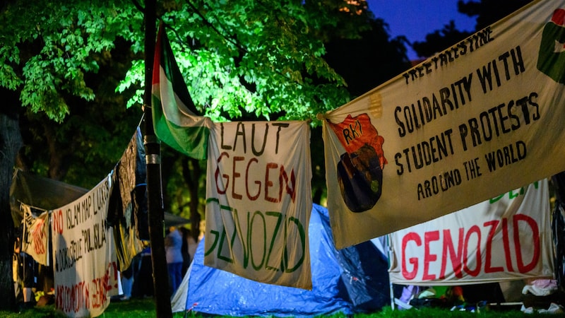 Ungefähr 100 Personen haben am Campus der Universität Wien gezeltet. (Bild: APA/Max Slovencik)