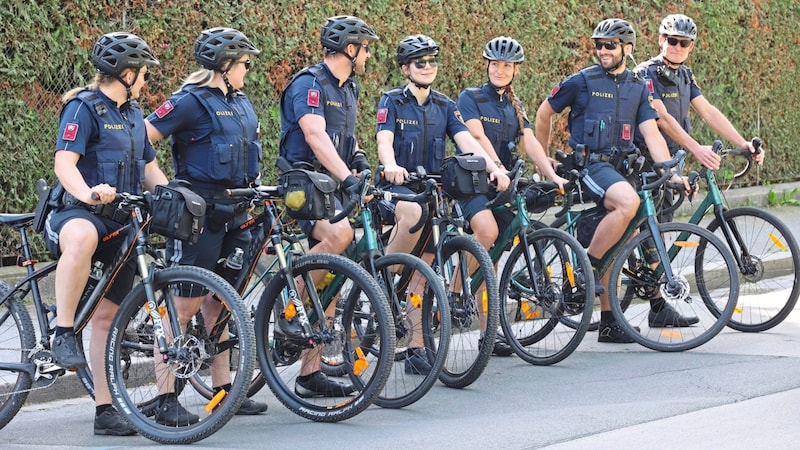 Insgesamt zehn Männer und Frauen versehen ihren Dienst als Fahrradpolizisten in Graz. (Bild: Christian Jauschowetz)