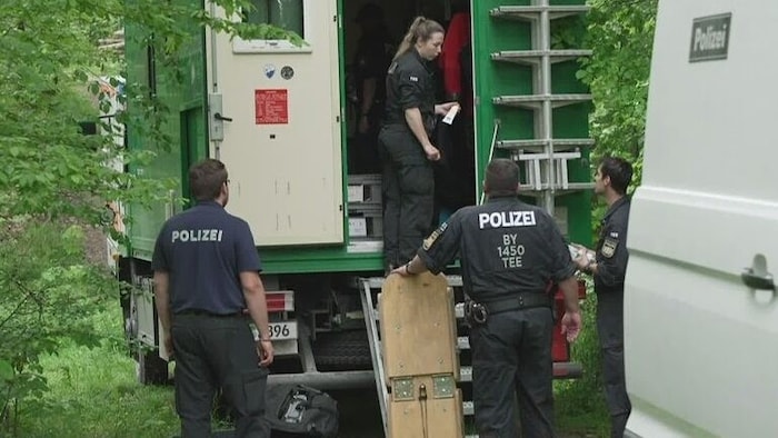 Die Polizei bei der Ermittlungsarbeit