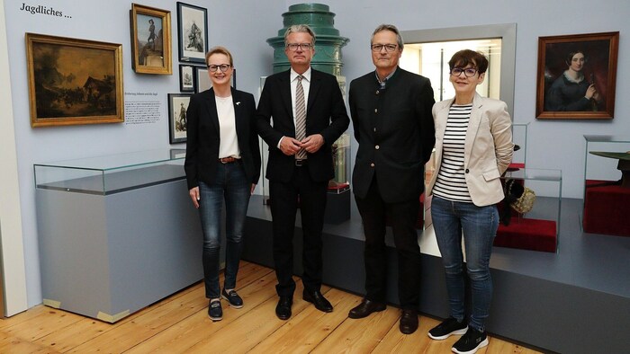 Landeshauptmann Christopher Drexler, Museumschef Karlheinz Wirnsberger und die Kuratorinnen Barbara Müller sowie Maria Zengerer 