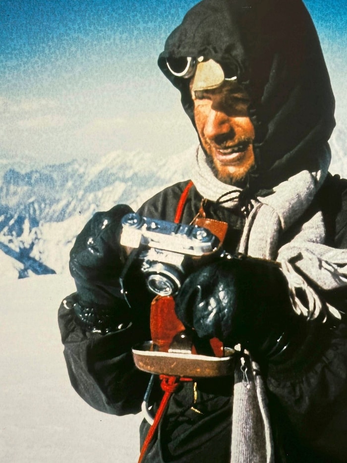 Hanns Schell am Gipfel des 7012 Meter hohen Akher Chioh im Hindukush