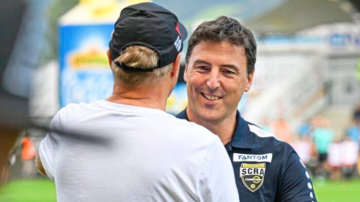 Coach hug: Thomas Silberberger and Jochen Standfest