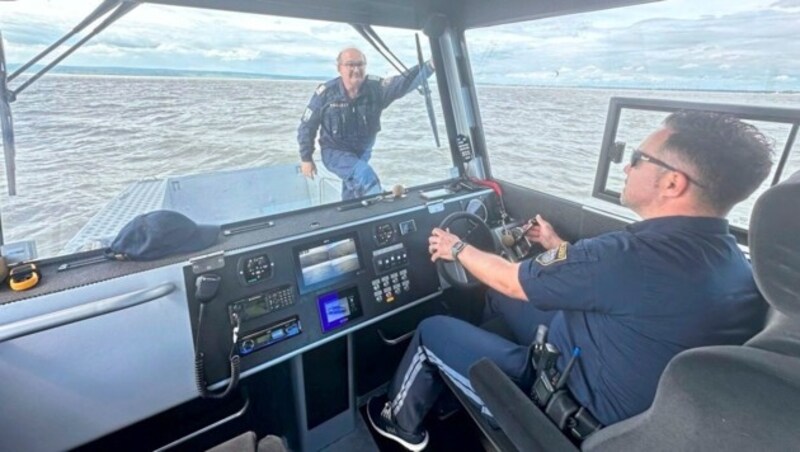 Die Wasserpolizei ist erneut jeden Tag auf dem Neusiedler See unterwegs. Die Saison der Patrouille endet am 29. September. (Bild: Christian Schulter)