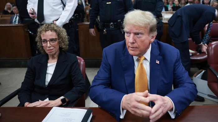 Mit Fortdauer der Befragung habe Trump sichtlich aufgewühlt gewirkt.