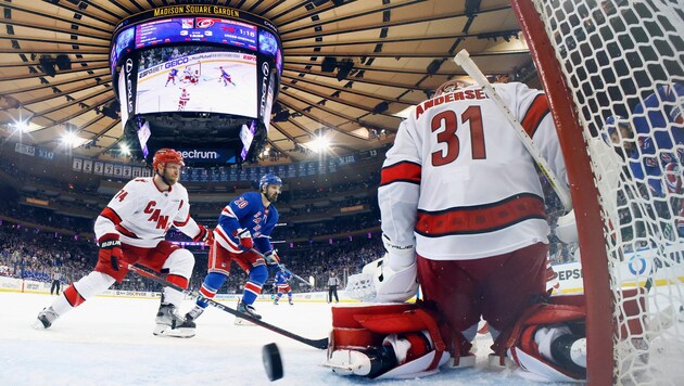 Vincent Trocheck (ganz rechts im Bild) traf zum entscheidenden 4:3. (Bild: APA Pool/APA/Getty Images via AFP/GETTY IMAGES/BRUCE BENNETT)