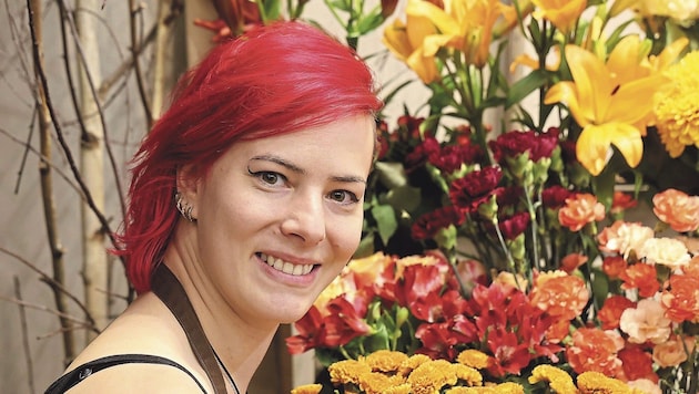 Blumenfachverkäuferin Christina Matzinger hat vor Muttertag alle Hände voll zu tun. (Bild: Zwefo)