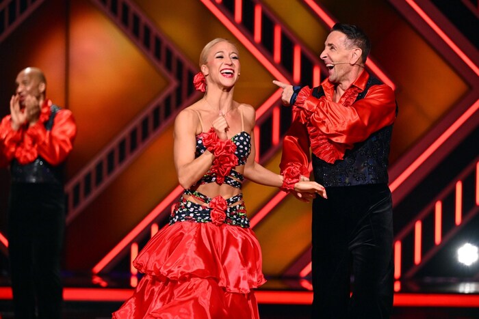 Mark Keller und Kathrin Menzinger in Folge 9 der beliebten Tanzshow. Da musste der Schauspieler bereits Humpeln.