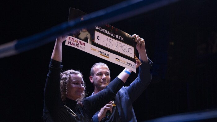 Gabi Plattner (Frauenhaus Tirol) & David Zieger (HUZI-HELP) freuten sich am Ende über den ...