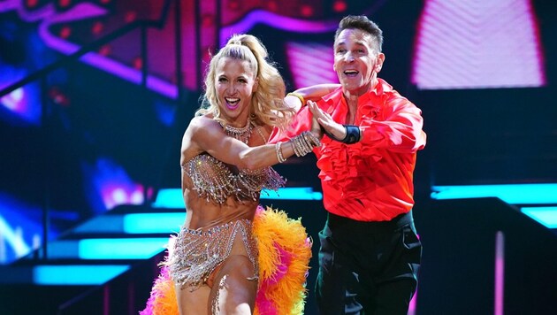 Mark Keller and his dance partner Kathrin Menzinger (Bild: Foto: RTL / Stefan Gregorowius)