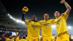 Marcel Sabitzer (rechts) feiert mit seinen Teamkollegen Youssoufa Moukoko und Jadon Sancho. (Bild: Action Press)