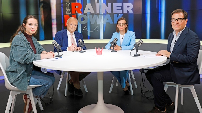 Im „Rainer Nowak Talk“ auf krone.tv diskutierten Dienstagabend Andreas Khol (ÖVP), Lena Schilling (Grüne) und Politikprofessorin Gerda Füricht-Fiegl. (Bild: Klemens Groh)