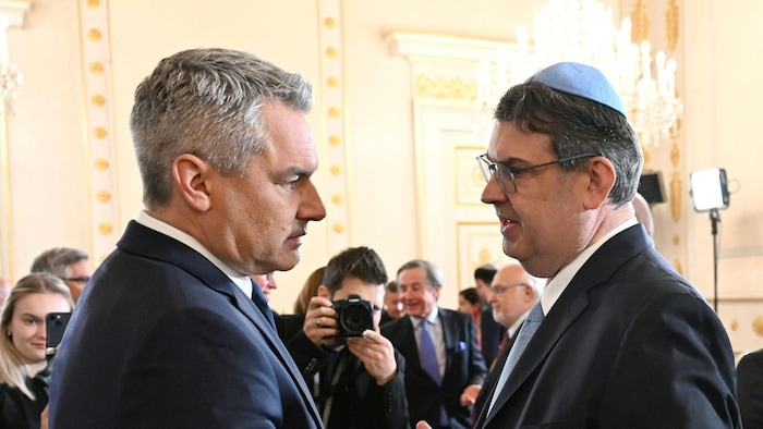 Von links: Nehammer und Oskar Deutsch, Präsident der Israelitischen Kultusgemeinde (IKG)