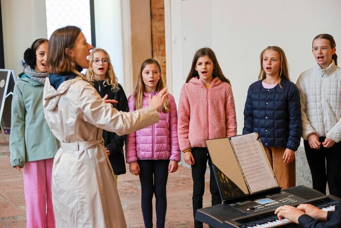 Pupils from St. Ursula made the courtyard of the Alte Residenz resound.