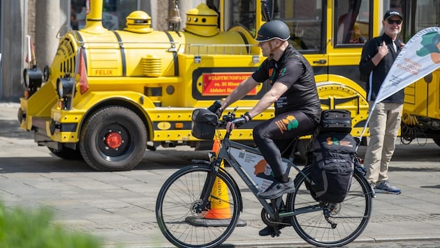 In this year's Bruckner year, David Wagner is collecting the master's music "from the street" on his bike. (Bild: Andrea Trawöger)