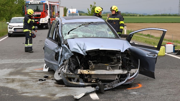 The pensioner's Mercedes was completely destroyed (Bild: Lauber/laumat.at Matthias)