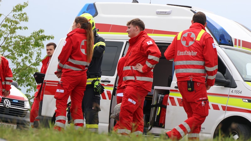 Zahlreiche Rettungskräfte standen im Einsatz (Bild: laumat)