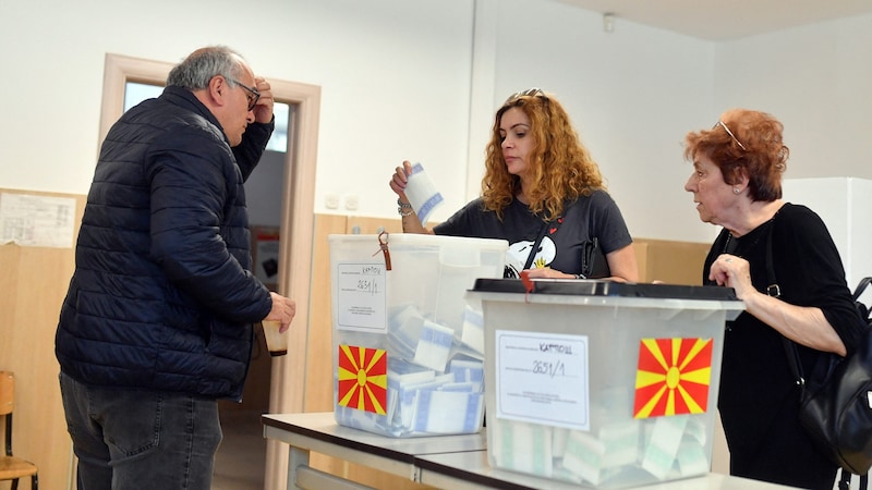 People casting their votes on Wednesday (Bild: Robert Atanasovski)