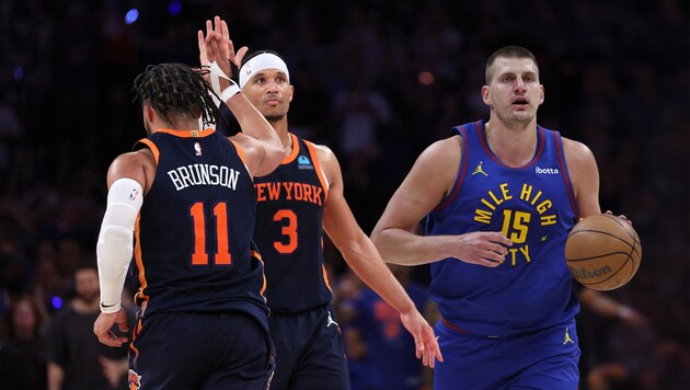 The Knicks have extended their lead, Nikola Jokic (r.) was once again voted MVP. (Bild: APA/Getty Images via AFP/GETTY IMAGES/MATTHEW STOCKMAN/ELSA )