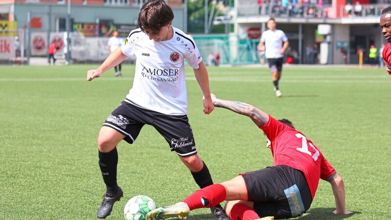 Jakob Singer (l.) war mit dem 1:0 der Reichenauer „Dosenöffner“. (Bild: Johanna Birbaumer)