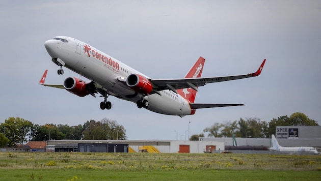 Betroffen war eine Maschine von der Billiglinie Corendon Airlines.  (Bild: AFP/Robin van Lonkhuijsen)