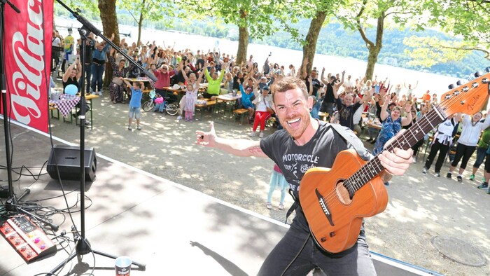 Matthias Ortner opens the Lido stage.