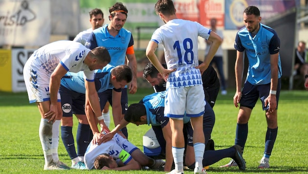 FC Pinzgaus Tamas Tandari (in weiß am Boden) verletzte sich schwer. (Bild: Andreas Tröster)