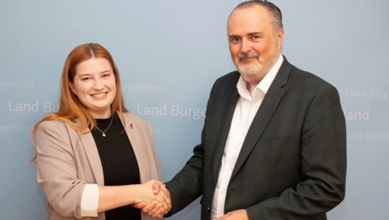 Beim Besuch im Landhaus gratulierte Doskozil der Feuerwehrfrau Lena Unger zu ihrem Erfolg. (Bild: Büro Doskozil)