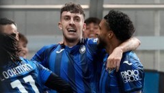 Matteo Ruggeri (Mitte) feiert mit seinen Teamkollegen. (Bild: AP/ASSOCIATED PRESS)