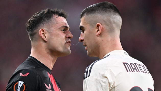 Heated discussion between Granit Xhaka (l.) and Gianluca Mancini (Bild: AFP/APA/Kirill KUDRYAVTSEV)