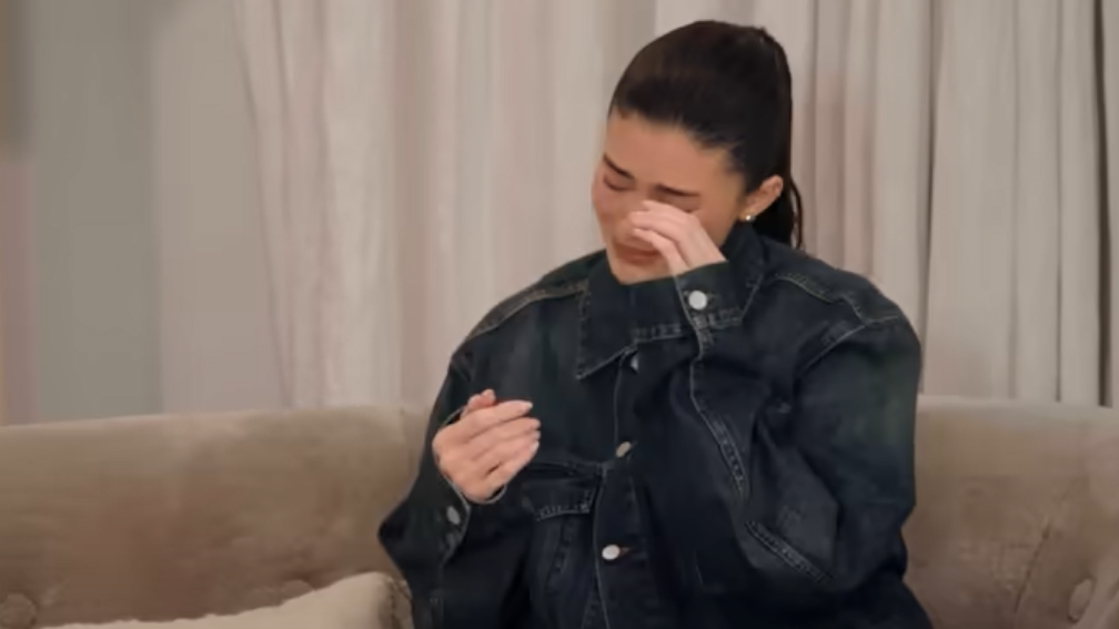 Kylie Jenner keserű könnyeket hullatott a külsejét ért lesújtó megjegyzések miatt. (Bild: www.youtube.com/@hulu)