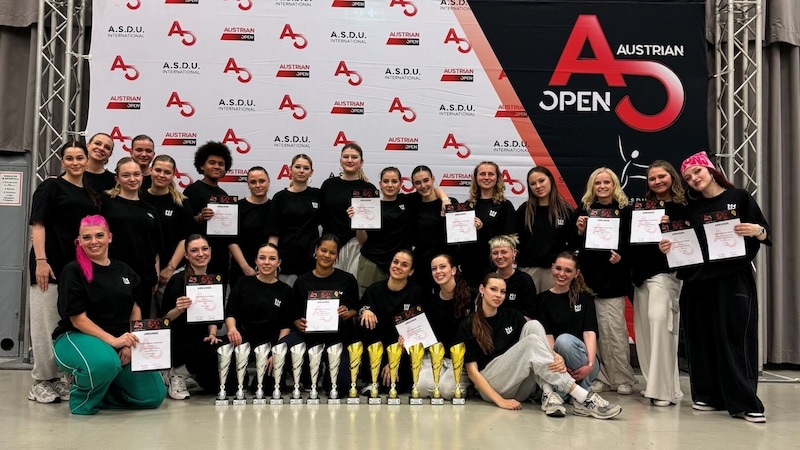 Die siegreichen Showtänzerinnen und -tänzer von TopMoves Linz (Bild: TopMoveShowdance)