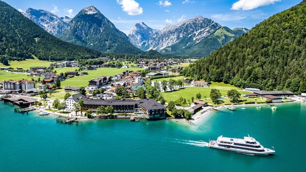 Der Achensee gehört zu den beliebtesten Sommerzielen in Tirol. (Bild: stock.adobe.com/Ralph Hoppe)