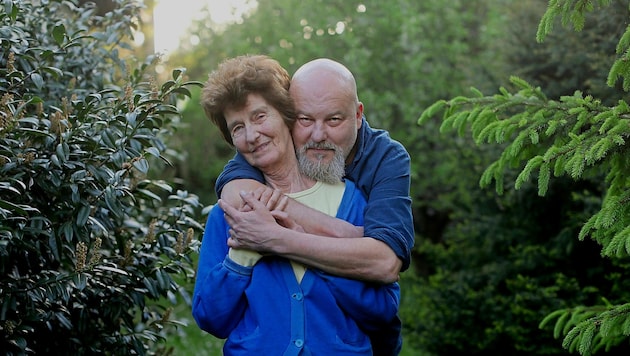 Christine és Michael Appelt perchtoldsdorfi otthonuk kertjében. (Bild: Gerhard Bartel)