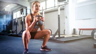 Kettlebells kommen häufig zum Einsatz. (Bild: stock.adobe.com/leszekglasner)