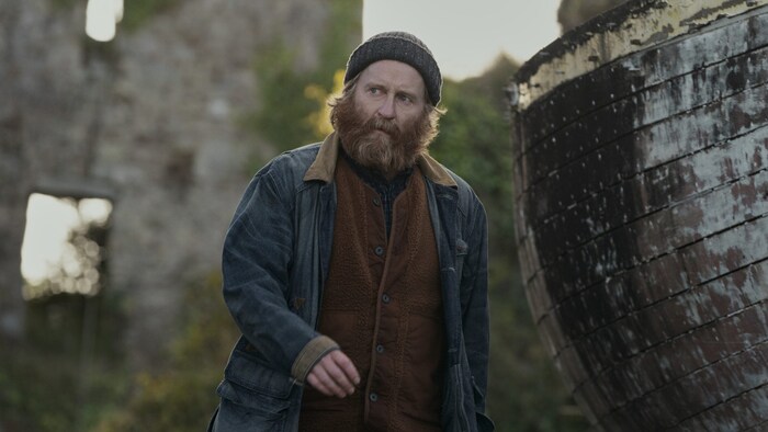 Seamus (David Wilmot) hat eine fragwürdige Vergangenheit, was ihn zum Verdächtigen macht.