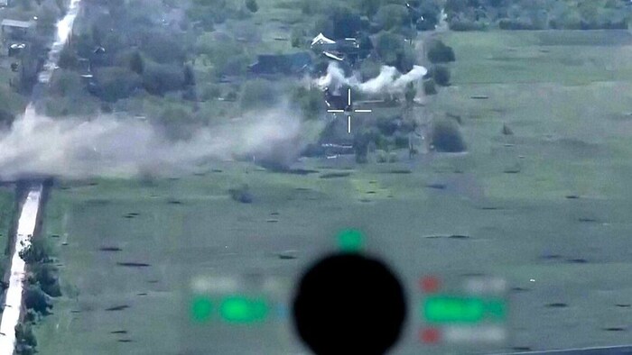 Russischen Truppen haben den Beschuss der nahe der Grenze zu Russland gelegenen Stadt ...