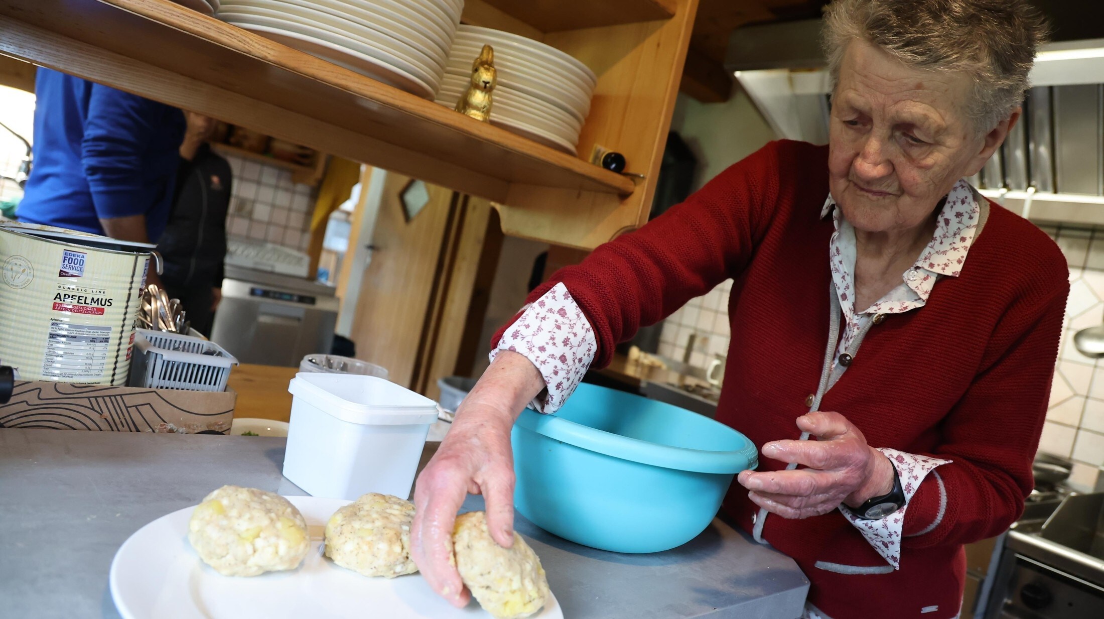 Oma Friedas Schmankerl - 100.000 Knödel – aber Köchin selbst mag sie ...