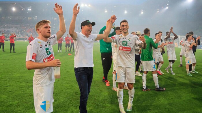 Seltener Euphorie-Moment am Tivoli: Nach dem 2:1-Sieg in der Europacup-Quali.