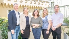 Pressekonferenz zur Halbzeit: Stadtrat Manfred Eber (KPÖ), Vizebürgermeisterin Judith Schwentner (Die Grünen), Bürgermeisterin Elke Kahr (KPÖ), SPÖ-Klubvorsitzende Daniela Schlüsselberger und Stadtrat Robert Krotzer (KPÖ).  (Bild: Foto Fischer, Graz)